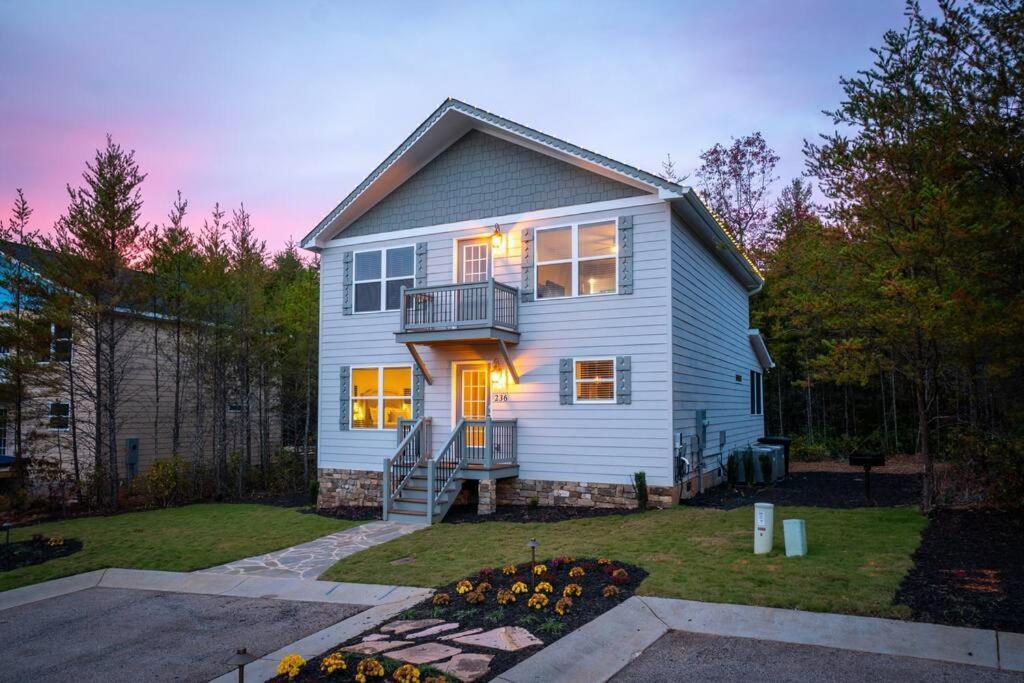 Par-Tee Haus I- Game Room & Hot Tub-Walk To เฮเลน ภายนอก รูปภาพ