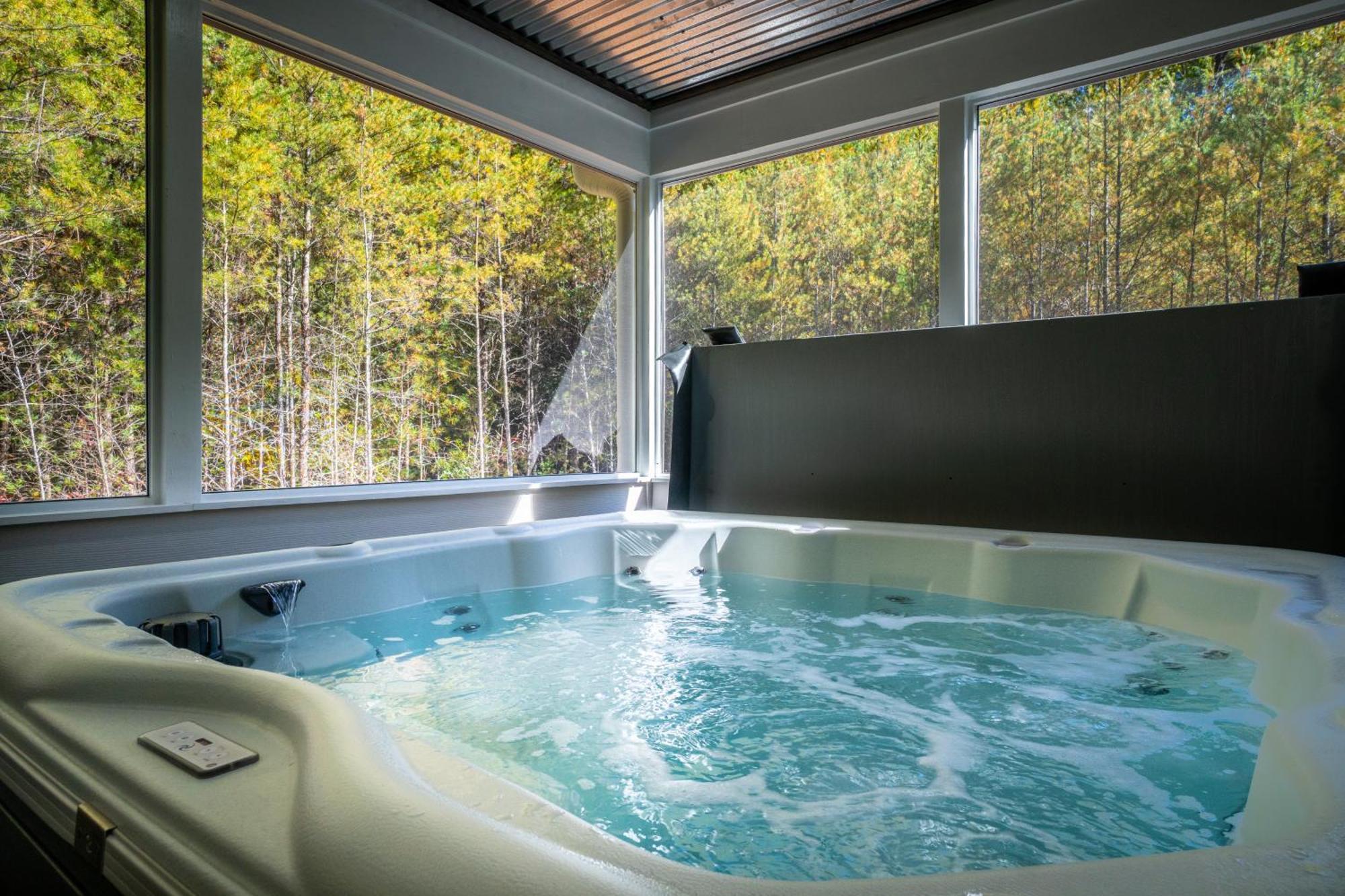 Par-Tee Haus I- Game Room & Hot Tub-Walk To เฮเลน ภายนอก รูปภาพ